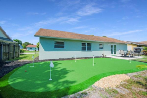 Home in West Palm Beach with 6 Hole Putting Green!
